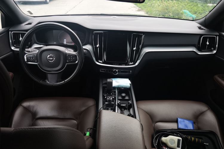 Used Volvo S60 2022 B4 Zhiyi Luxury Edition Center Console