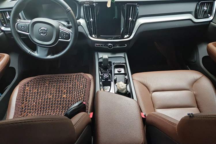 Used Volvo S60 2022 B4 Zhiyi Luxury Edition Center Console