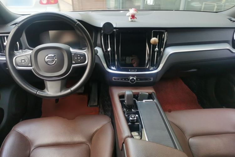 Used Volvo S60 2022 B4 Zhiyi Luxury Edition Center Console