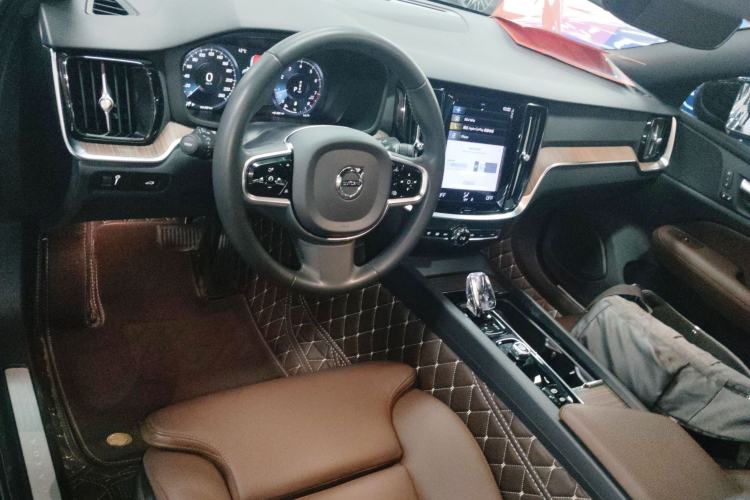 Used Volvo S60 2022 B4 Zhiyuan Luxury Edition Center Console