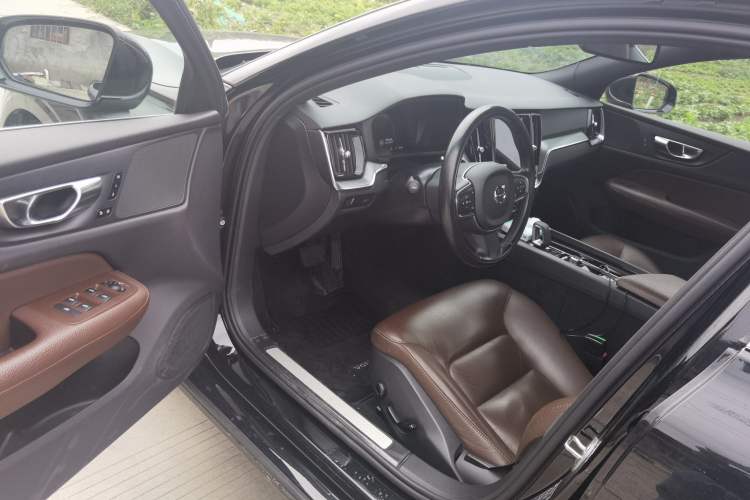 Used Volvo S60 2022 B4 Zhiyi Luxury Edition Driver Seat
