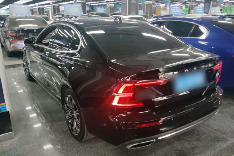 Used Volvo S60 2022 B4 Zhiyuan Luxury Edition Exterior 2
