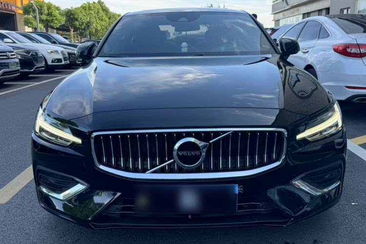 Used Volvo S60 2022 B4 Zhiyi Luxury Edition Exterior 4