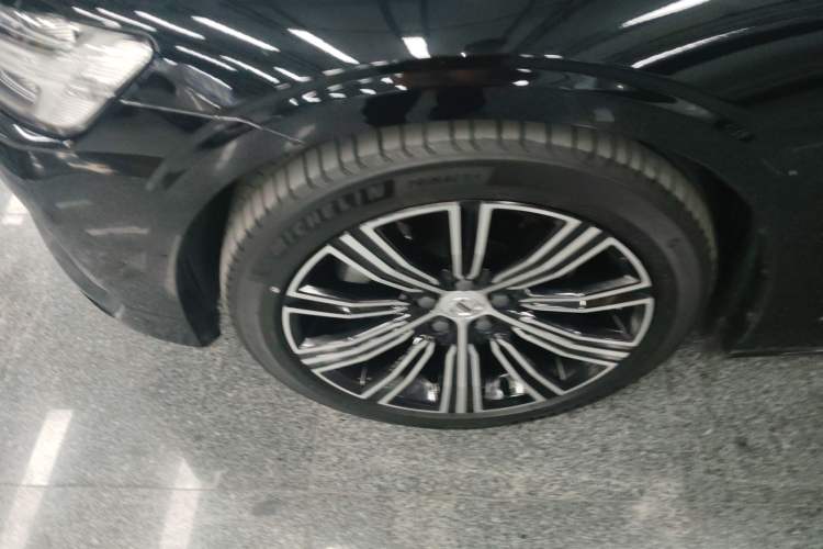 Used Volvo S60 2022 B4 Zhiyuan Luxury Edition Exterior 4