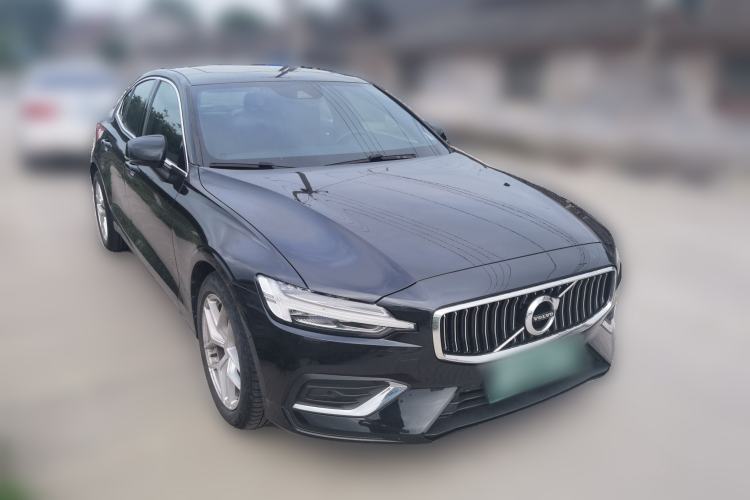Used Volvo S60 2022 B4 Zhiyi Luxury Edition Front Right 45 Deg