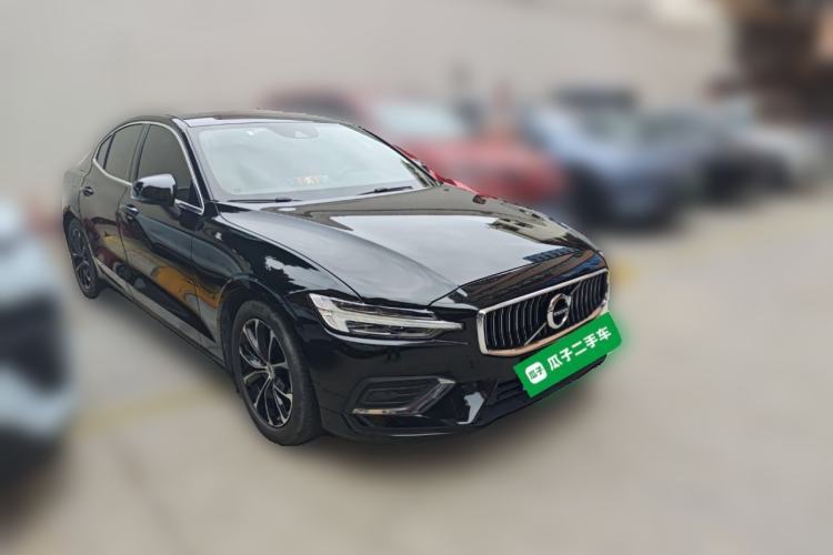 Used Volvo S60 2022 B4 Zhiyi Luxury Edition Front Right 45 Deg