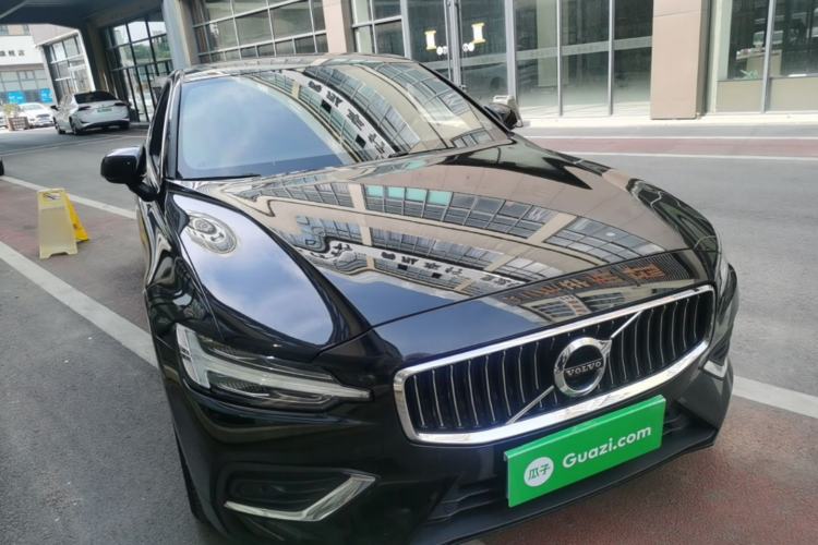 Used Volvo S60 2022 B4 Zhiyi Luxury Edition Front Right 45 Deg