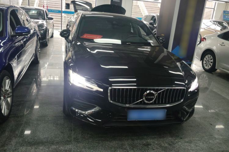 Used Volvo S60 2022 B4 Zhiyuan Luxury Edition Front