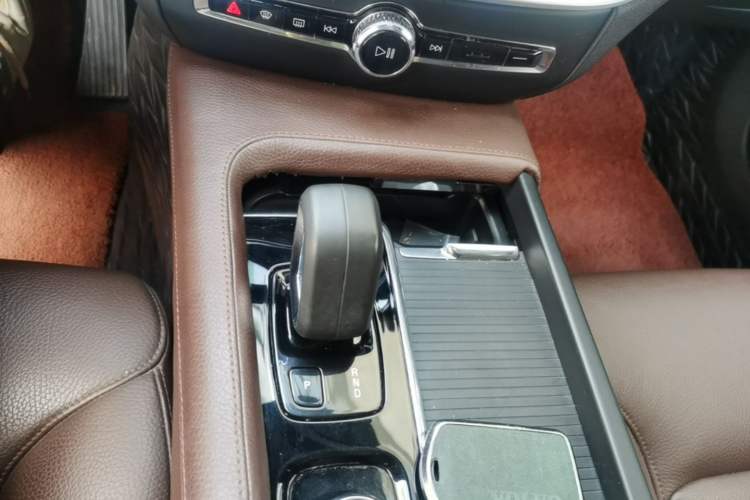 Used Volvo S60 2022 B4 Zhiyi Luxury Edition Gear Lever