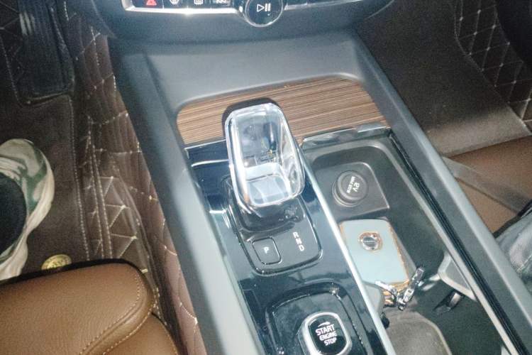 Used Volvo S60 2022 B4 Zhiyuan Luxury Edition Gear Lever