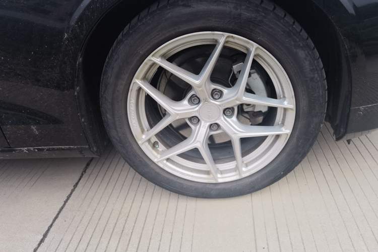Used Volvo S60 2022 B4 Zhiyi Luxury Edition Right Front Wheel Hub