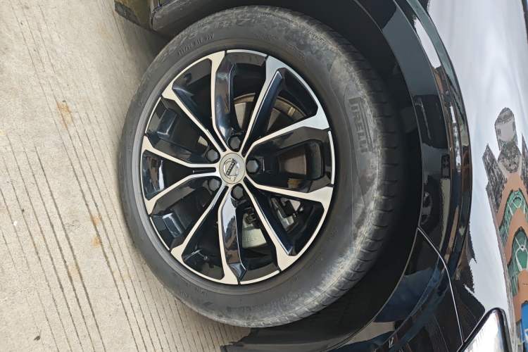 Used Volvo S60 2022 B4 Zhiyi Luxury Edition Right Front Wheel Hub