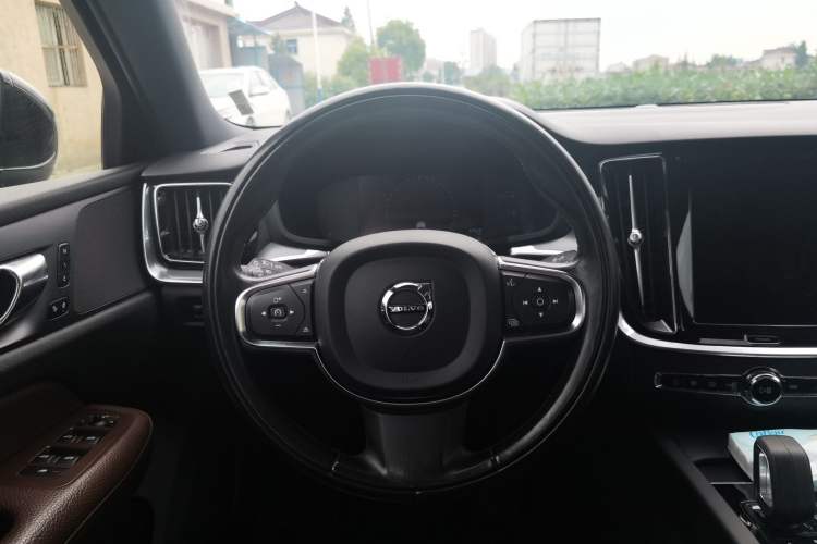 Used Volvo S60 2022 B4 Zhiyi Luxury Edition Steering Wheel