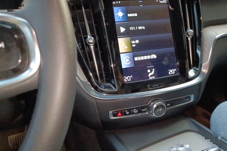 Used Volvo S60 2022 B4 Zhiyuan Luxury Edition Audio And AC Panel