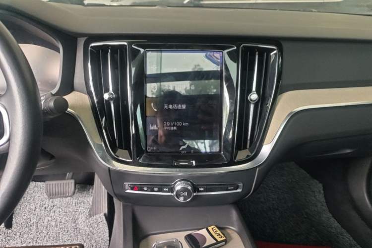 Used Volvo S60 2022 B4 Zhiyuan Luxury Edition Audio And AC Panel