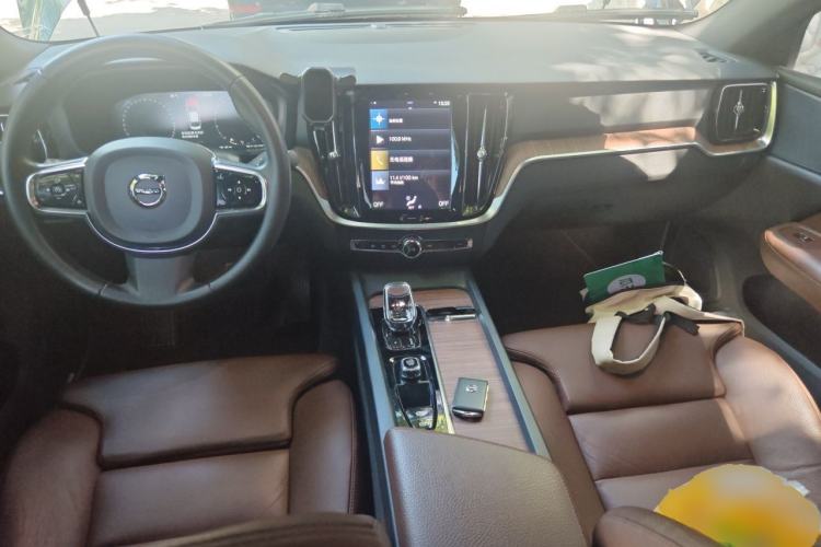 Used Volvo S60 2022 B4 Zhiyuan Luxury Edition Center Console