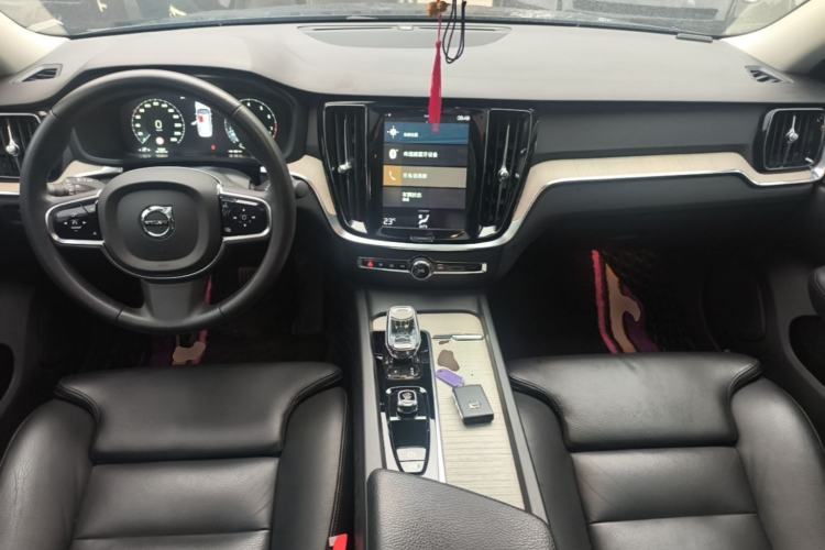 Used Volvo S60 2022 B4 Zhiyuan Luxury Edition Center Console