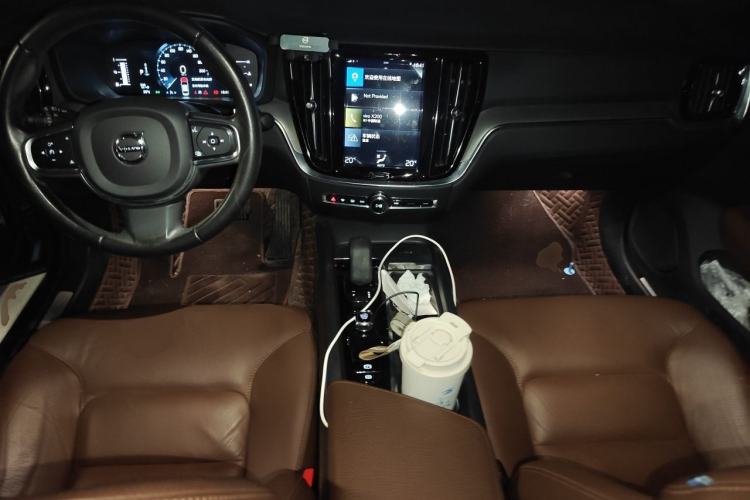 Used Volvo S60 2022 B4 Zhiyi Luxury Edition Center Console