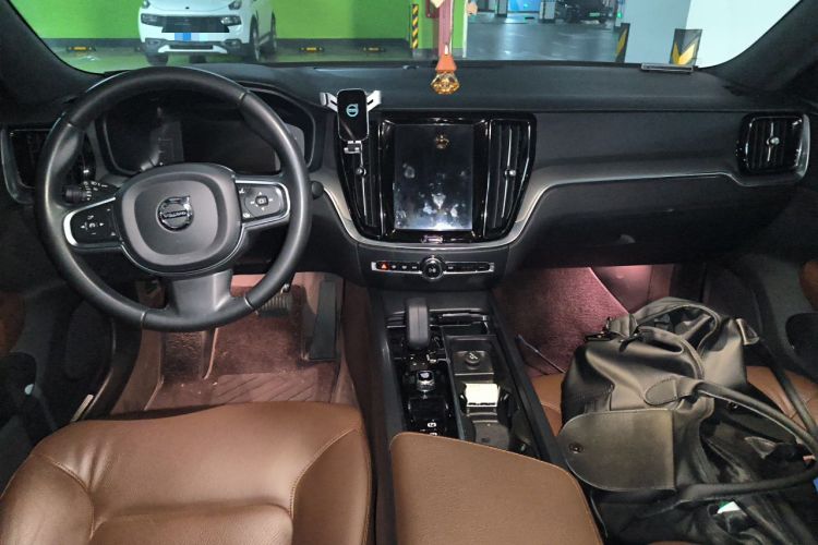 Used Volvo S60 2022 B4 Zhiyi Luxury Edition Center Console