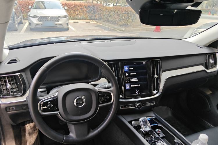 Used Volvo S60 2022 B4 Zhiyuan Luxury Edition Center Console