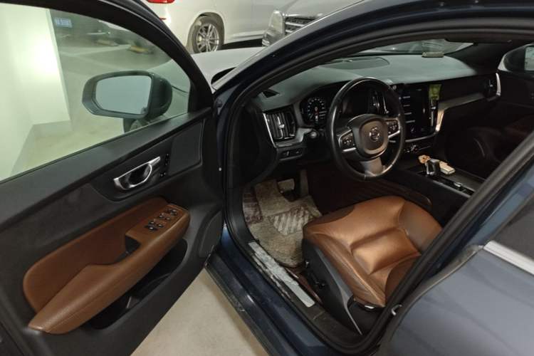 Used Volvo S60 2022 B4 Zhiyi Luxury Edition Driver Seat