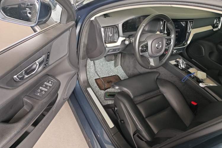 Used Volvo S60 2022 B4 Zhiyuan Luxury Edition Driver Seat