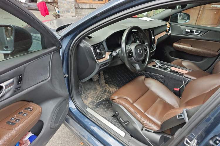 Used Volvo S60 2022 B4 Zhiyuan Luxury Edition Driver Seat