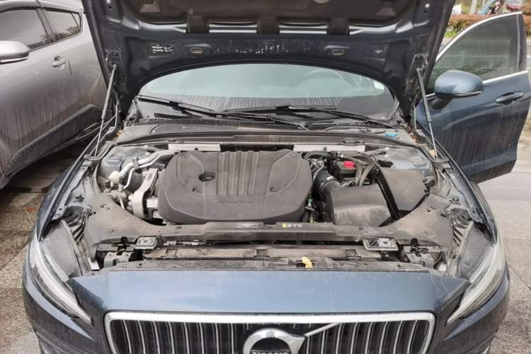 Used Volvo S60 2022 B4 Zhiyi Luxury Edition Engine Bay