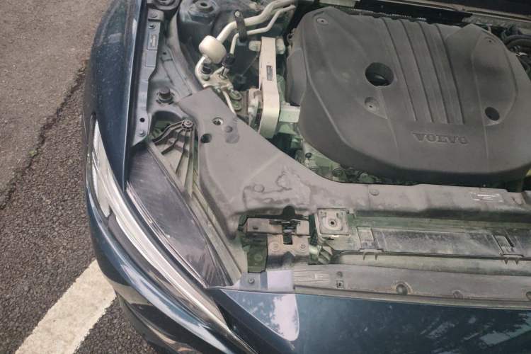 Used Volvo S60 2022 B4 Zhiyi Luxury Edition Engine Bay Right