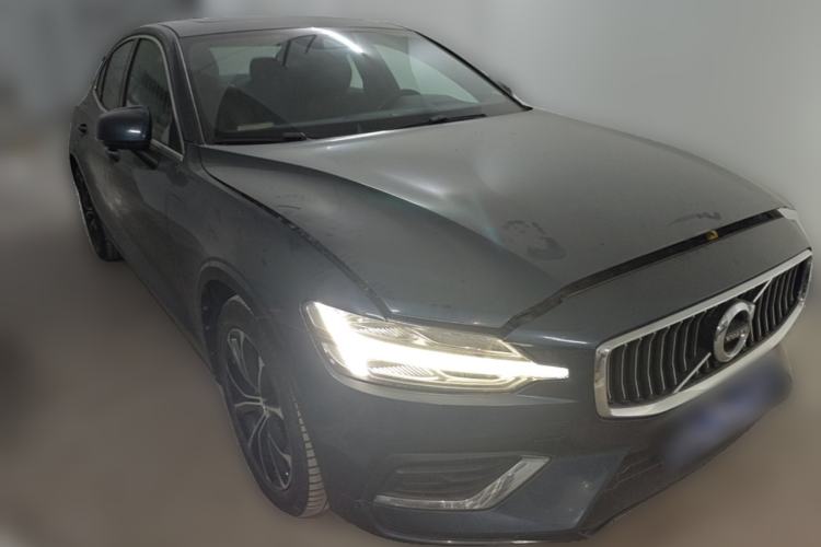 Used Volvo S60 2022 B4 Zhiyi Luxury Edition Front Right 45 Deg