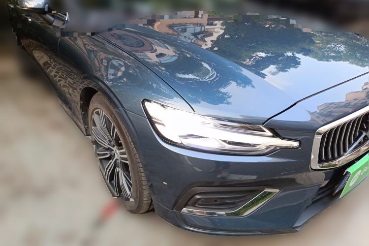 Used Volvo S60 2022 B4 Zhiyuan Luxury Edition Front Right 45 Deg