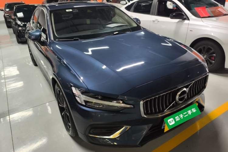 Used Volvo S60 2022 B4 Zhiyi Luxury Edition Front Right 45 Deg
