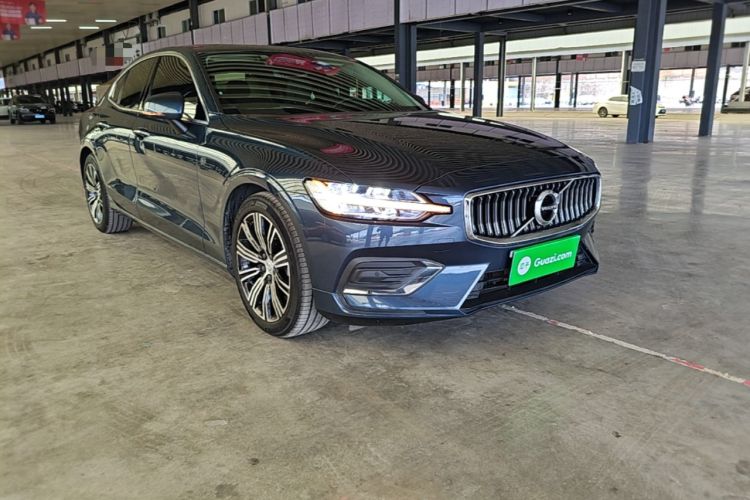 Used Volvo S60 2022 B4 Zhiyuan Luxury Edition Front Right 45 Deg