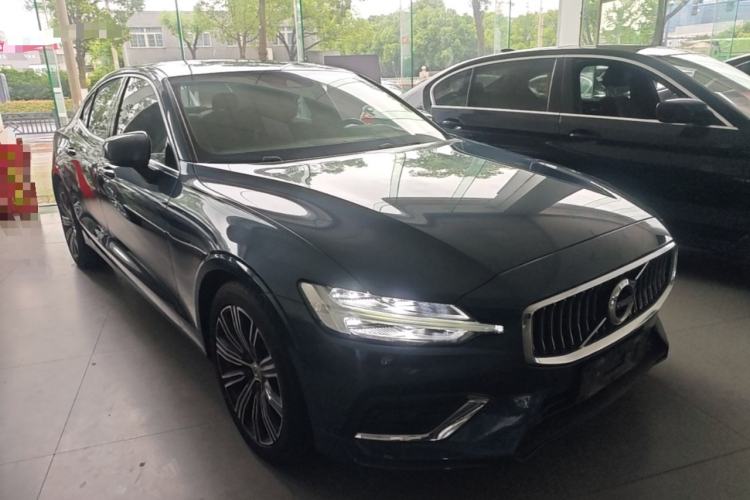 Used Volvo S60 2022 B4 Zhiyuan Luxury Edition Front Right 45 Deg