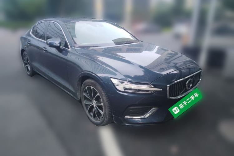 Used Volvo S60 2022 B4 Zhiyi Luxury Edition Front Right 45 Deg