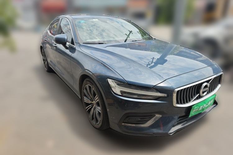 Used Volvo S60 2022 B4 Zhiyuan Luxury Edition Front Right 45 Deg