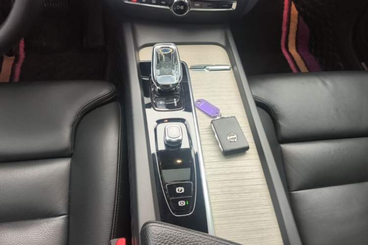 Used Volvo S60 2022 B4 Zhiyuan Luxury Edition Gear Lever