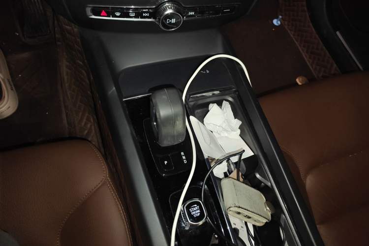 Used Volvo S60 2022 B4 Zhiyi Luxury Edition Gear Lever