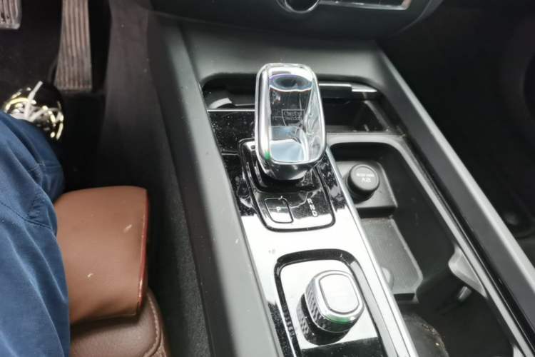 Used Volvo S60 2022 B4 Zhiyi Luxury Edition Gear Lever