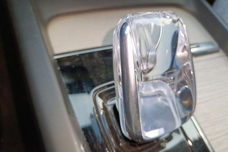Used Volvo S60 2022 B4 Zhiyuan Luxury Edition Gear Lever