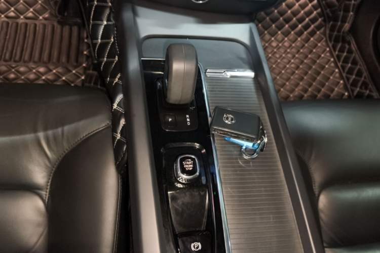 Used Volvo S60 2022 B4 Zhiyi Luxury Edition Gear Lever