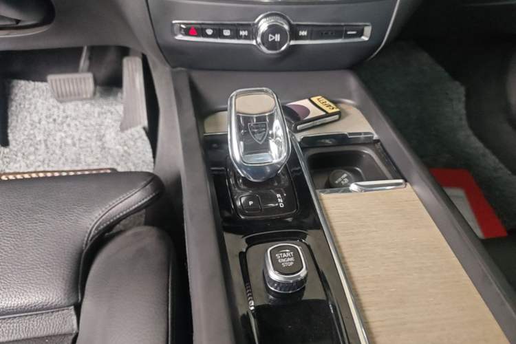 Used Volvo S60 2022 B4 Zhiyuan Luxury Edition Gear Lever