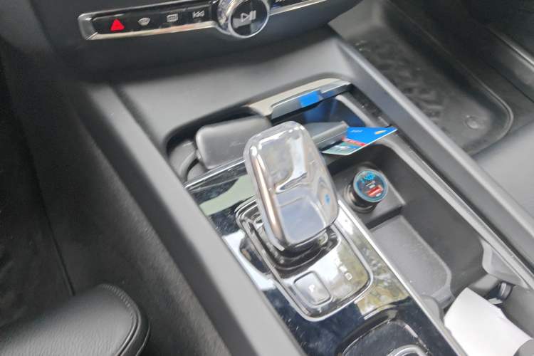 Used Volvo S60 2022 B4 Zhiyuan Luxury Edition Gear Lever