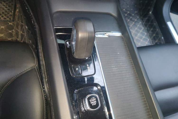 Used Volvo S60 2022 B4 Zhiyi Luxury Edition Gear Lever