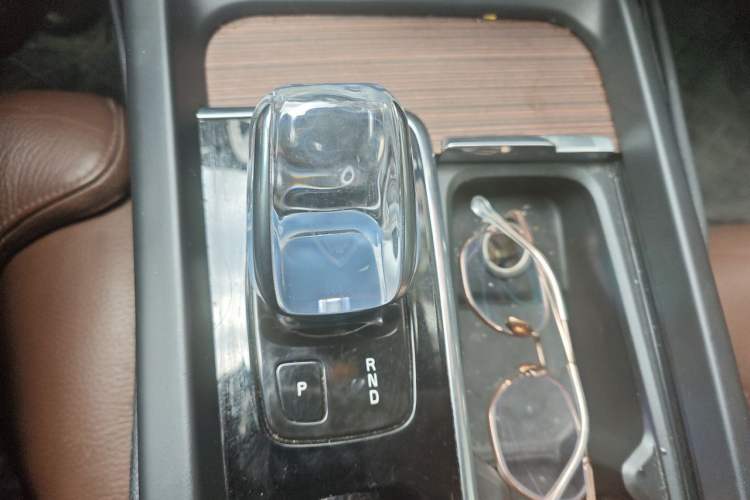Used Volvo S60 2022 B4 Zhiyuan Luxury Edition Gear Lever