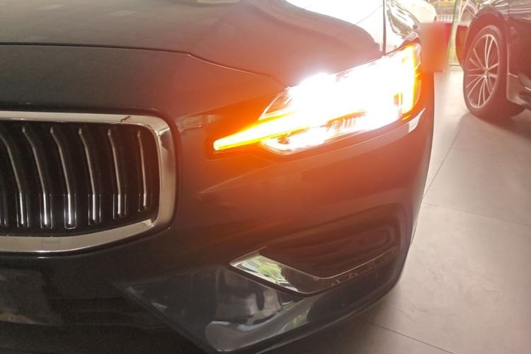 Used Volvo S60 2022 B4 Zhiyuan Luxury Edition Left Front Headlight
