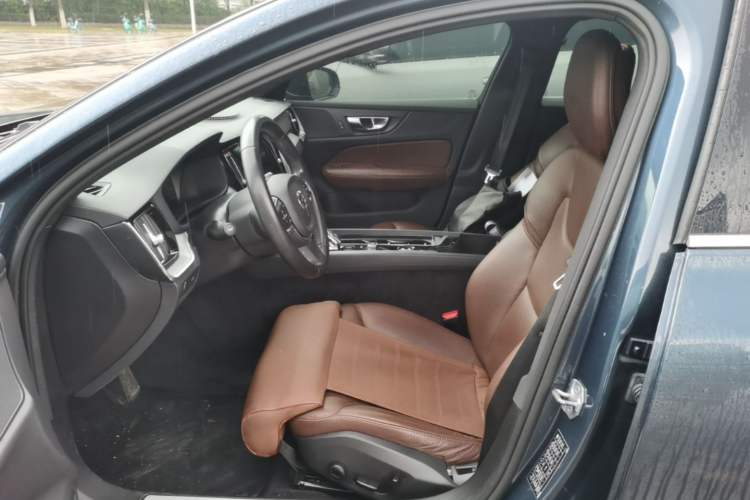 Used Volvo S60 2022 B4 Zhiyi Luxury Edition Left Front Seat