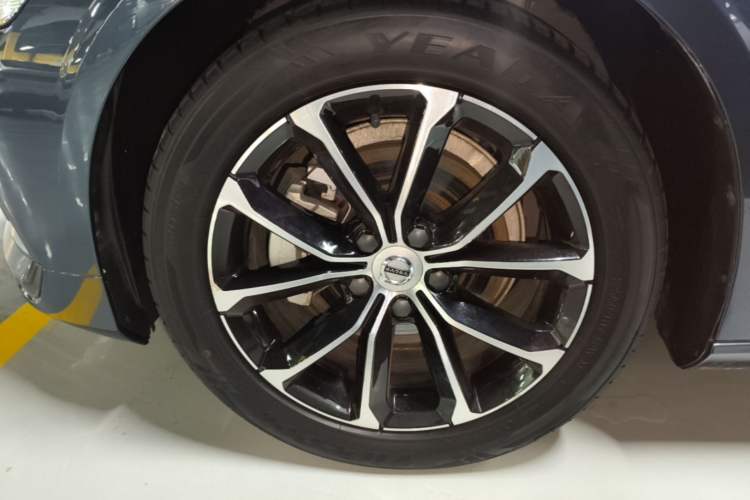Used Volvo S60 2022 B4 Zhiyi Luxury Edition Left Front Wheel Hub