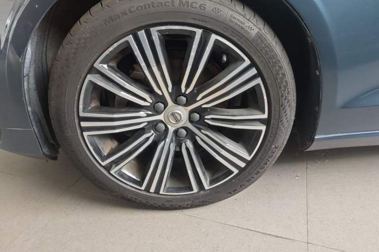 Used Volvo S60 2022 B4 Zhiyuan Luxury Edition Left Front Wheel Hub