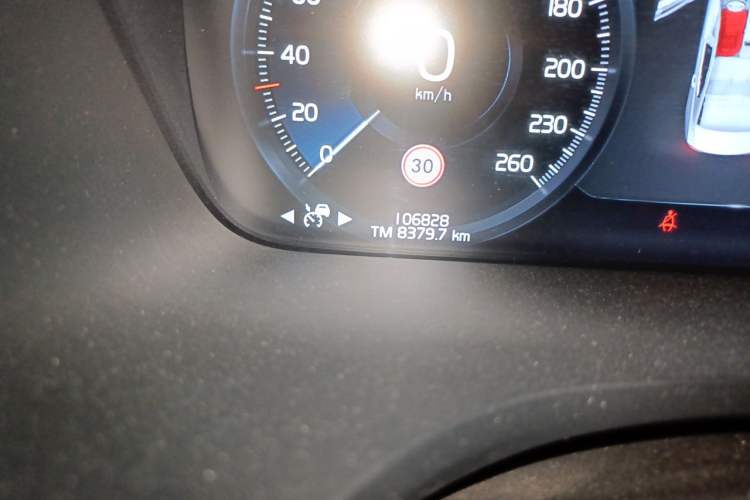 Used Volvo S60 2022 B4 Zhiyuan Luxury Edition Odometer Close Up